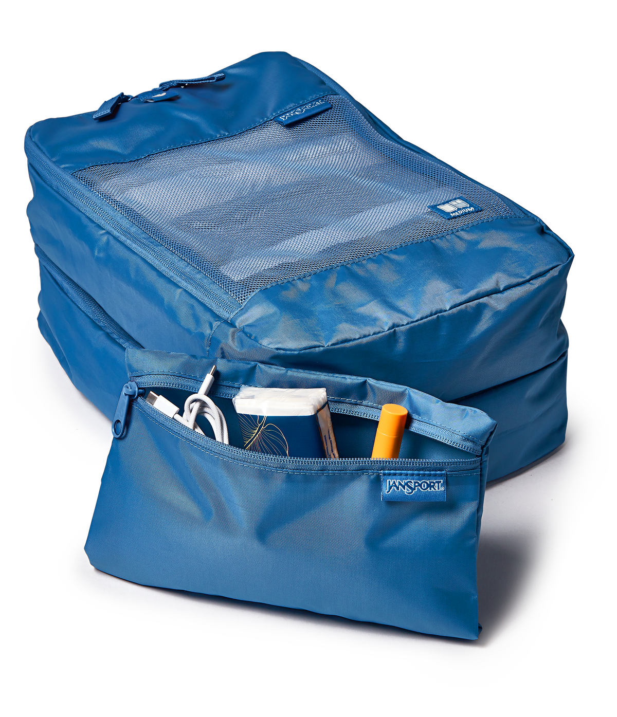 26-checked-luggage-packing-cubes-elemental-blue-set-p3 JS0A86DREW5-DET3.png