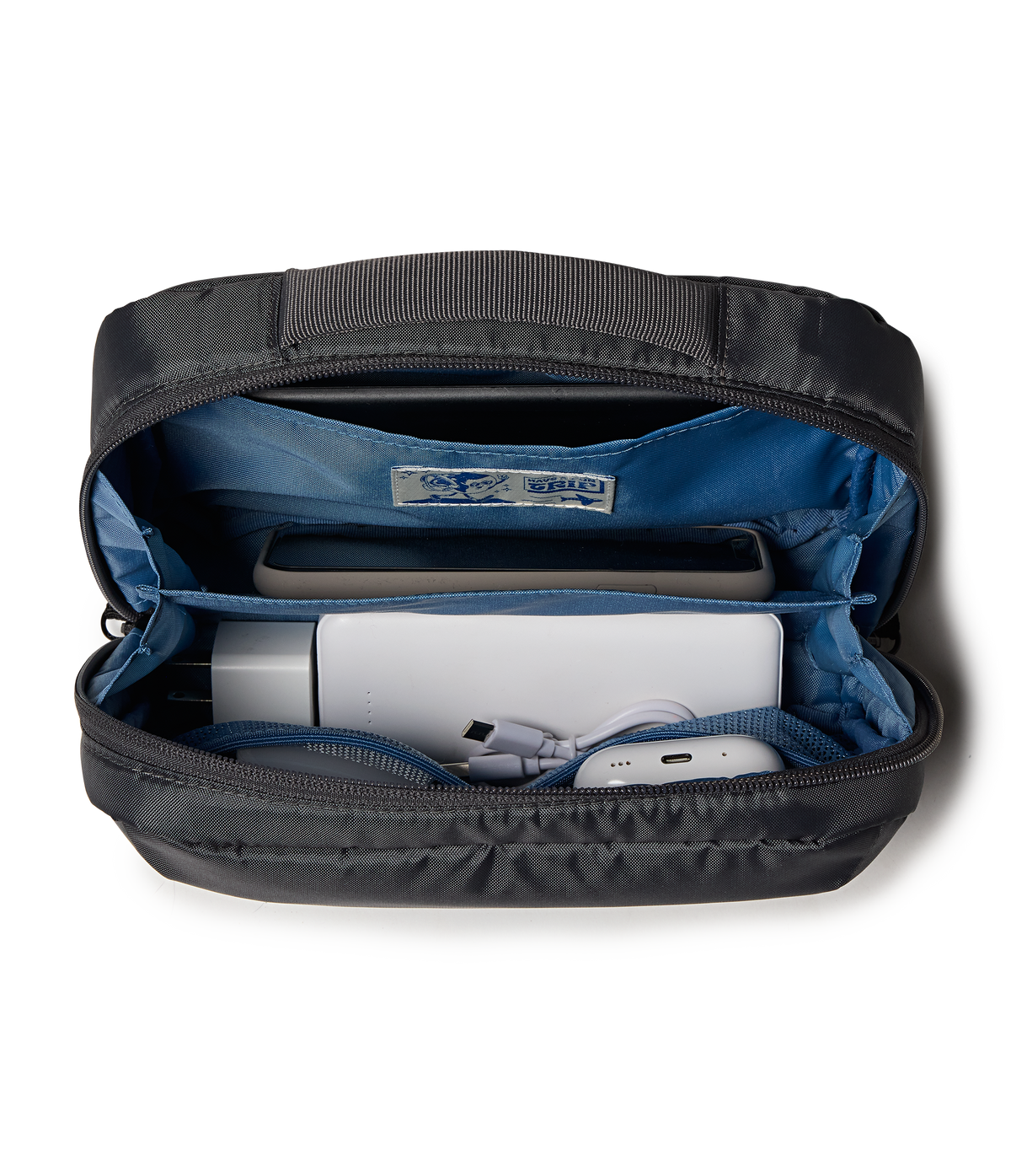 26-checked-luggage-tech-organizer-smokey-grit-set-o1 JS0A86EVDMX-DET3.png