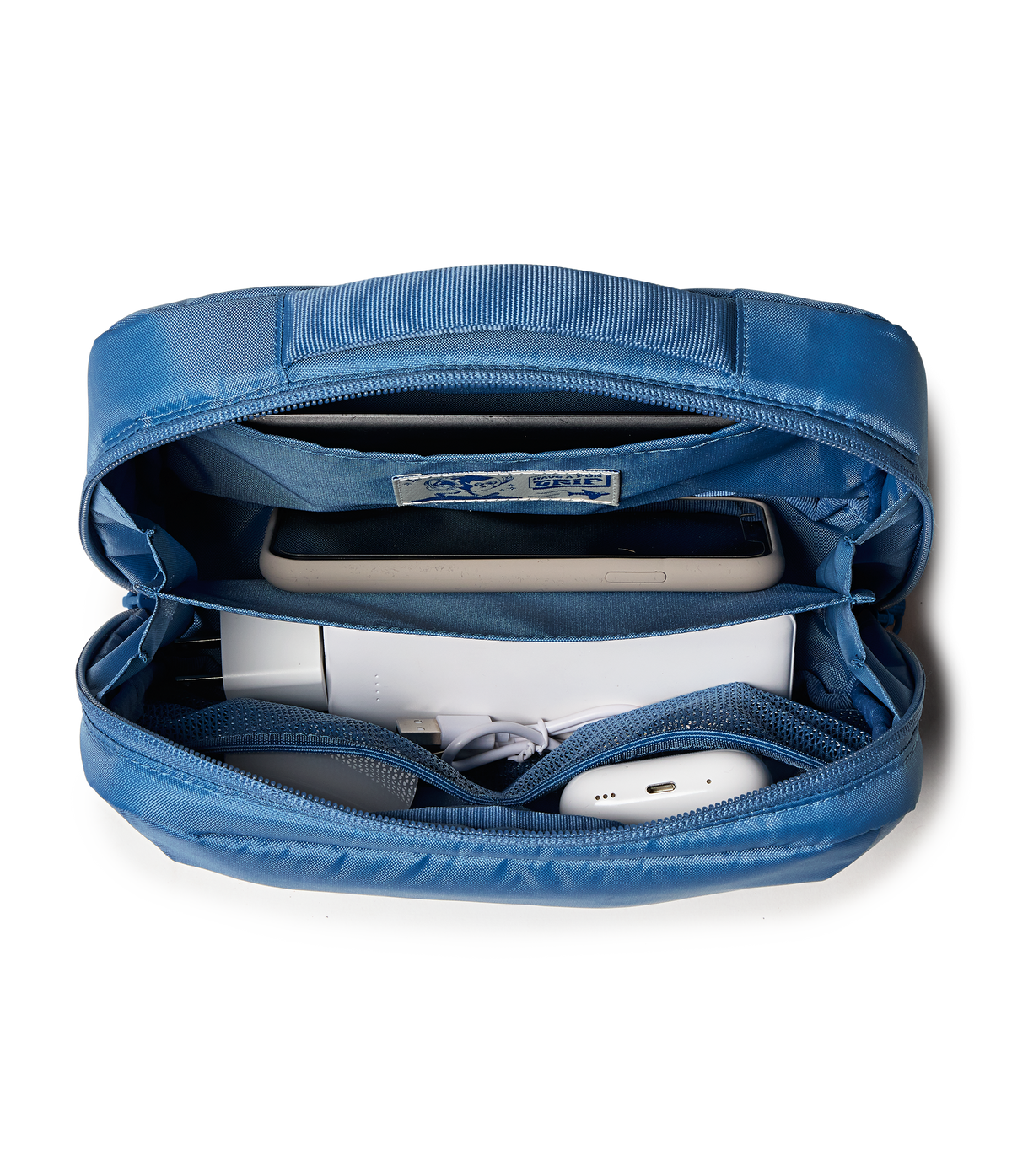 26-checked-luggage-tech-organizer-elemental-blue-set-u5 JS0A86EVEW5-DET3.png